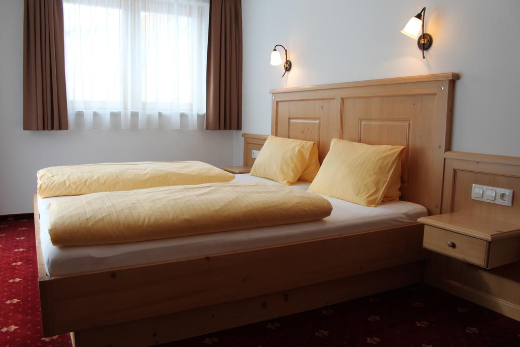 Hotel Garni Dorfblick Санкт-Антон-ам-Арльберг Номер фото